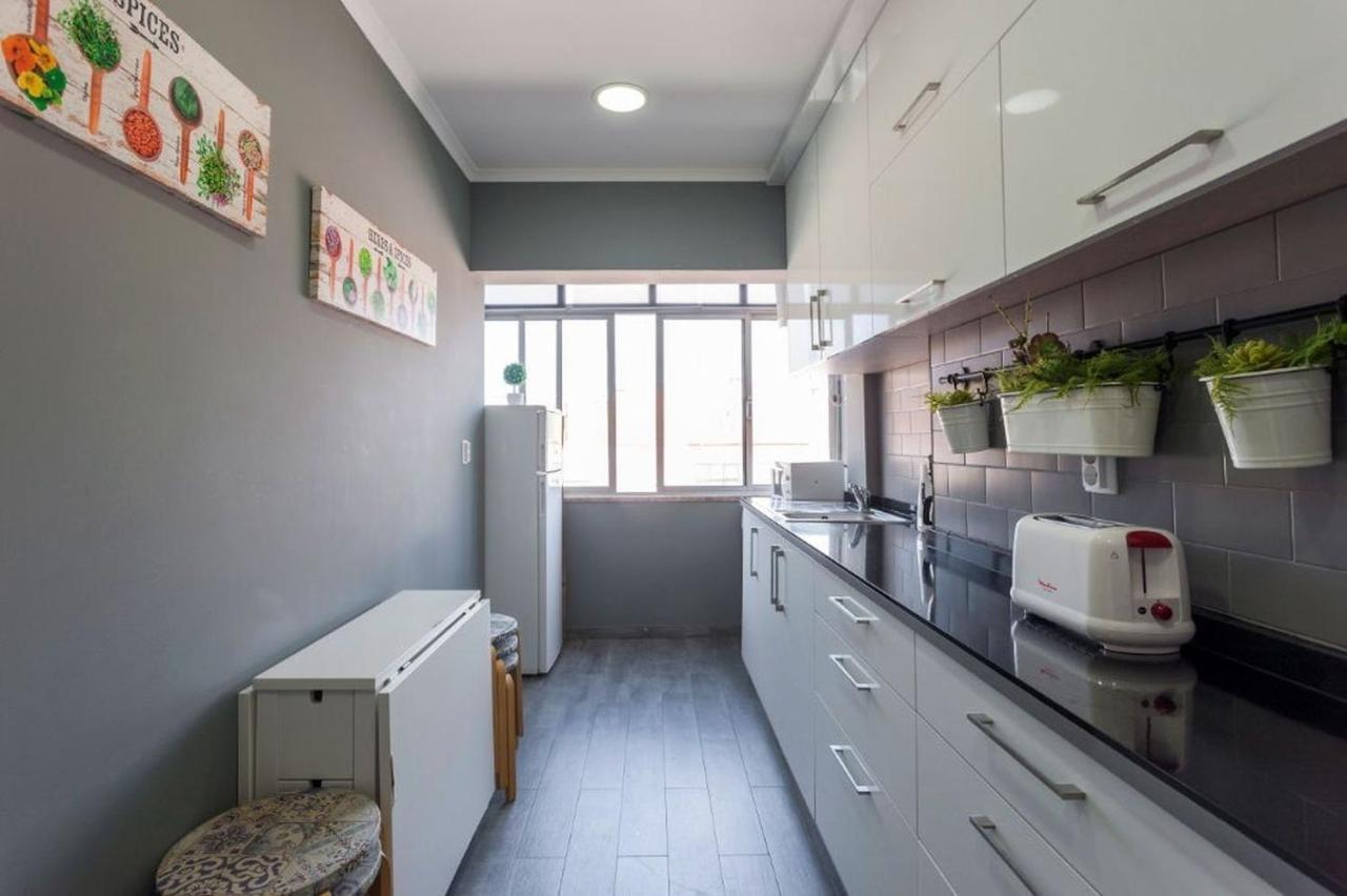 Be Local - With 2 Bedrooms In Moscavide - Lejlighed