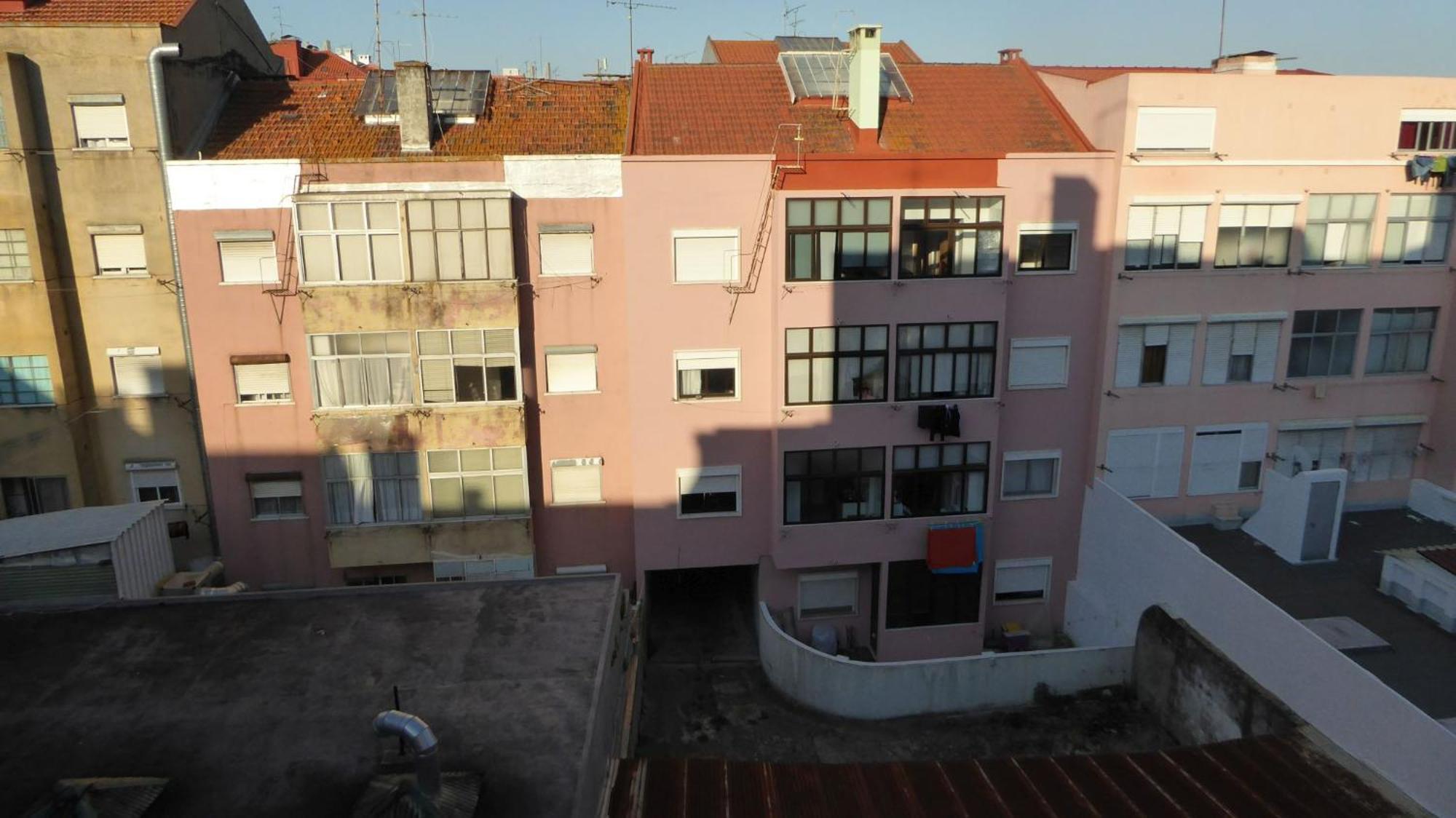 Be Local - With 2 Bedrooms In Moscavide - Lejlighed